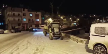 Adıyaman kent merkezine mevsimin ilk karı yağdı