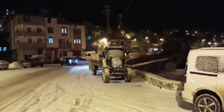Adıyaman kent merkezine mevsimin ilk karı yağdı