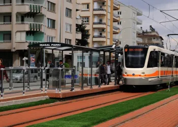 Yüzbinlerce gence 22 ücretsiz biniş hakkı tanıdı