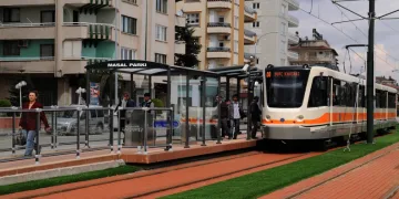 Yüzbinlerce gence 22 ücretsiz biniş hakkı tanıdı