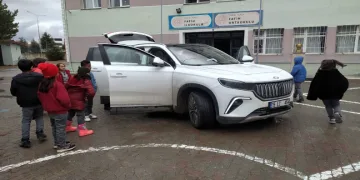 Öğrenciler yerli malın önemini Togg ile öğrendi