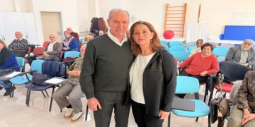 42 yıl sonra aynı üniversitede aynı sırayı paylaştılar