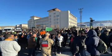 Van’da öğrenciler üst geçit için eylem yaptı