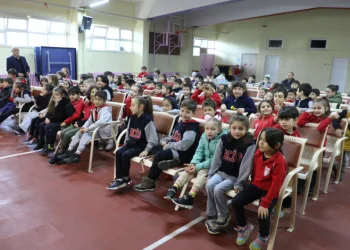 Tiyatro gösterisi ile öğrencilere çevre bilinci aşılanıyor
