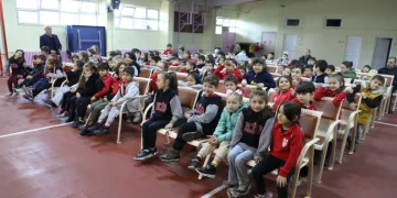 Tiyatro gösterisi ile öğrencilere çevre bilinci aşılanıyor