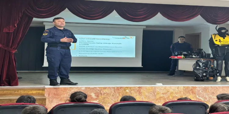 Sahil Güvenlik öğrencilerle buluştu