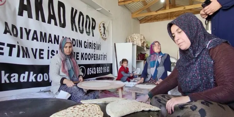 Depremzede kadınlar seranın ardından yöresel çarşıda işletme açtı