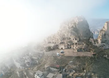 Kapadokya’yı sis etkisi altına aldı