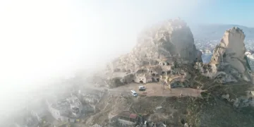 Kapadokya’yı sis etkisi altına aldı