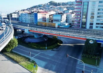Canik Viyadüğü’ne kırmızı-beyaz sürpriz