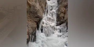 Hakkari’nin saklı cenneti kar ve buzla kaplandı