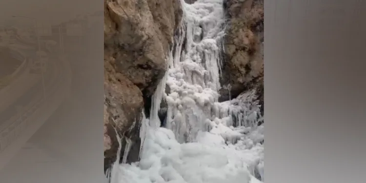 Hakkari’nin saklı cenneti kar ve buzla kaplandı