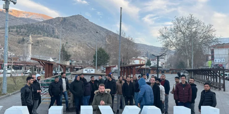Madencilik işçilerinden ‘maaş’ eylemi