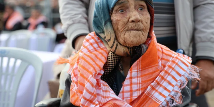 Hatice ninenin deve güreşi aşkı, engel tanımıyor