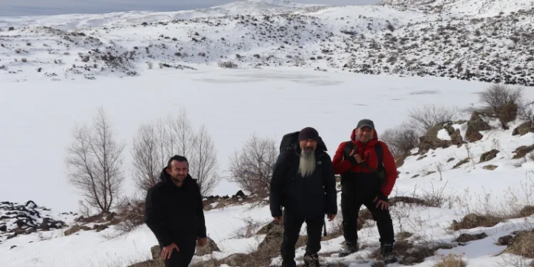 Buz Tutan Pırdanos Gölü büyülüyor