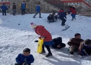 Naylon poşet ile kayak keyfi