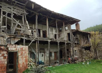 Tavasoğulları Konağı kurtarılmayı bekliyor
