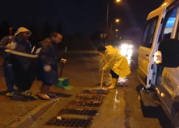 Didim’de belediye ekipleri, geceyi sokakta geçirdi