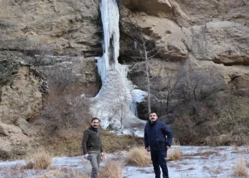 Erzurum’da şelaleler buz tuttu