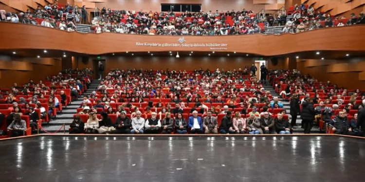 ‘Misafir’ adlı oyunu sahneledi