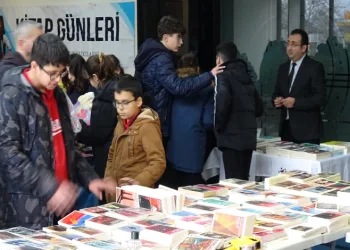 Tavşanlı Kültür Sarayı’nda kitap fuarı açıldı