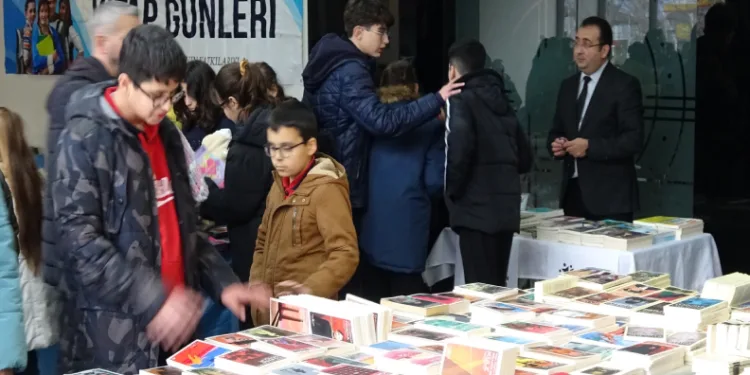 Tavşanlı Kültür Sarayı’nda kitap fuarı açıldı