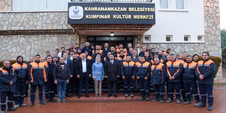Çırpanoğlu, temizlik personeli ile bir araya geldi