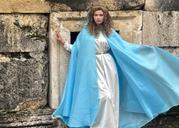 Meryem Ana temalı kıyafet Efes’te sergilendi