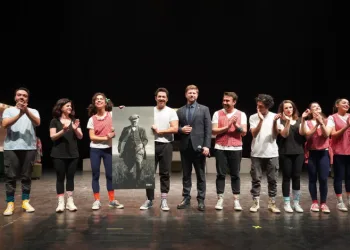 ‘Deli Bayramı’ adlı tiyatro oyunu sahne aldı