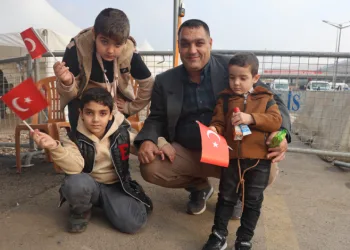 12 yıl sonra ülkesine döndü