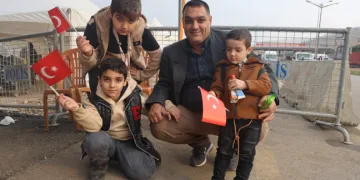 12 yıl sonra ülkesine döndü