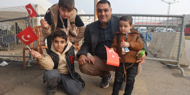 12 yıl sonra ülkesine döndü