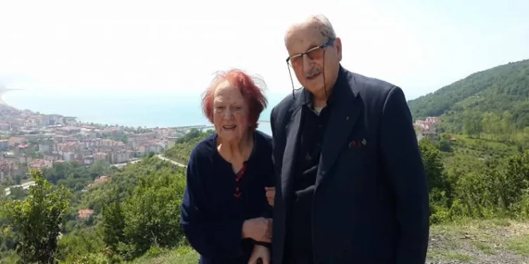 Hayata gözlerini yumdu