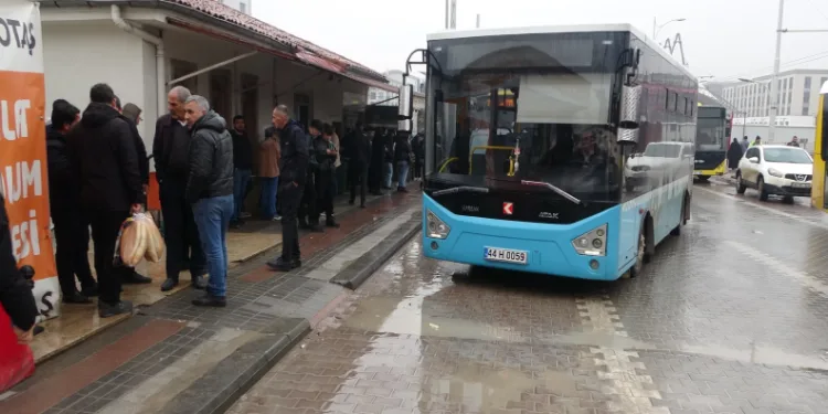 Malatya’da otobüs şoföründen örnek davranış
