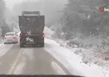 Ani bastıran kar ulaşımı olumsuz etkiledi