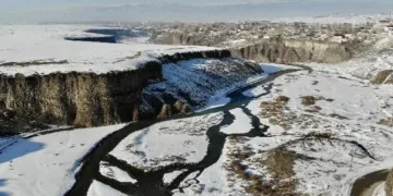 Murat nehri buz tuttu