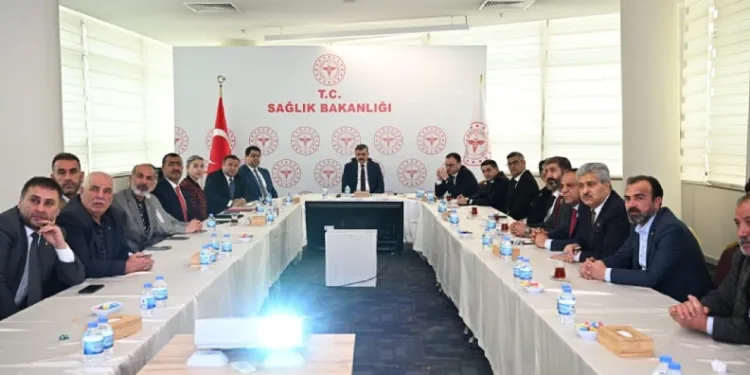 Vali Çiftçi muhtarlarla Şehir Hastanesi’nde bir araya geldi