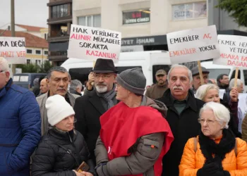 Emekliler, maaş beklentileri için yürüdü