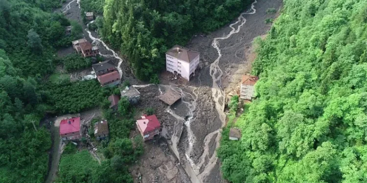 karadeniz-heyelan
