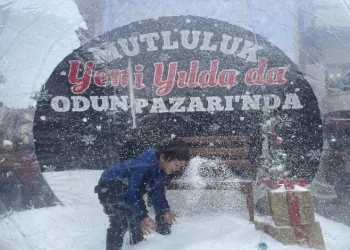 Miniklerin kar küresi heyecanı