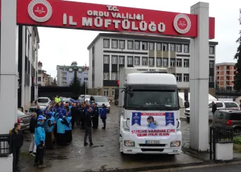 Halep’e 4 tır insani yardım malzemesi gönderildi