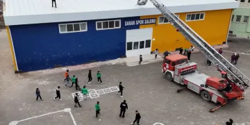 İtfaiye bu kez çocukların mutluluğu için seferber oldu