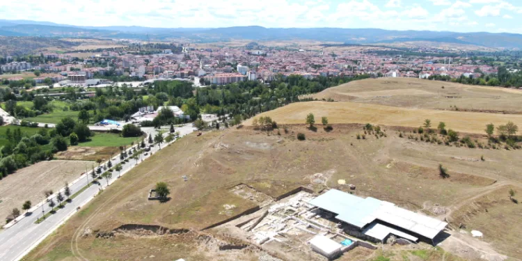 Pompeipolis’te 1.800 yıllık mozaikler yerleştirildi