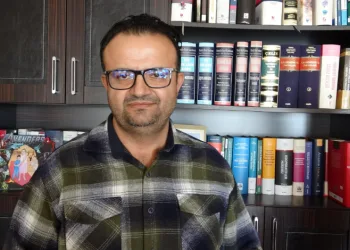 Akıl sağlığını kanıtlamak için 400 dava açtı