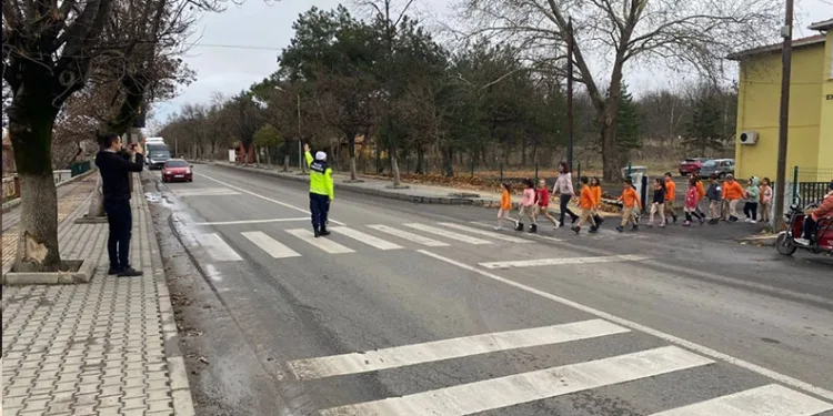 Çaldıkları motosikletin şase numarasını kazımışlar