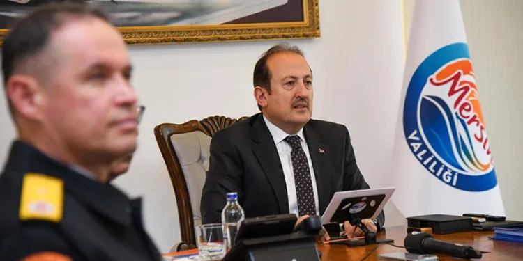 Kayan minibüs ile tır çarpıştı: 2 yaralı