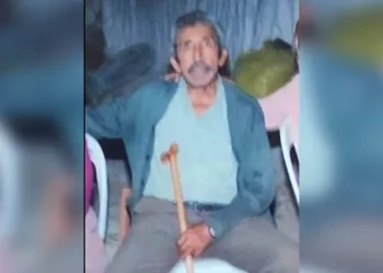 Konya’da bariyerlere çarpan otomobil sürücüsü yaralandı