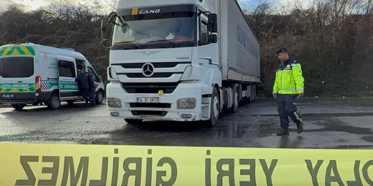 Park halindeki tırın dorsesinde ölü bulundu