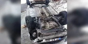 Kayganlaşan yolda kontrolden çıkan araç ters döndü: 1 ağır yaralı