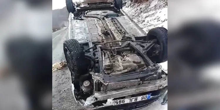 Kayganlaşan yolda kontrolden çıkan araç ters döndü: 1 ağır yaralı